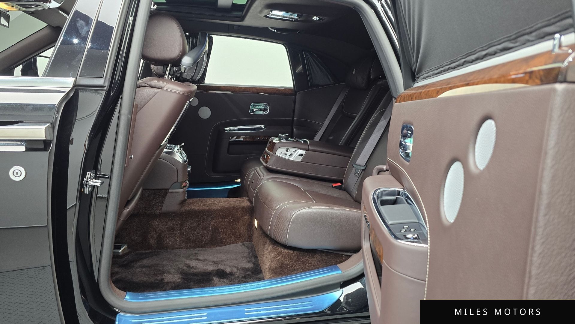 Rolls-Royce 고스트 2020 — миниатюра 10