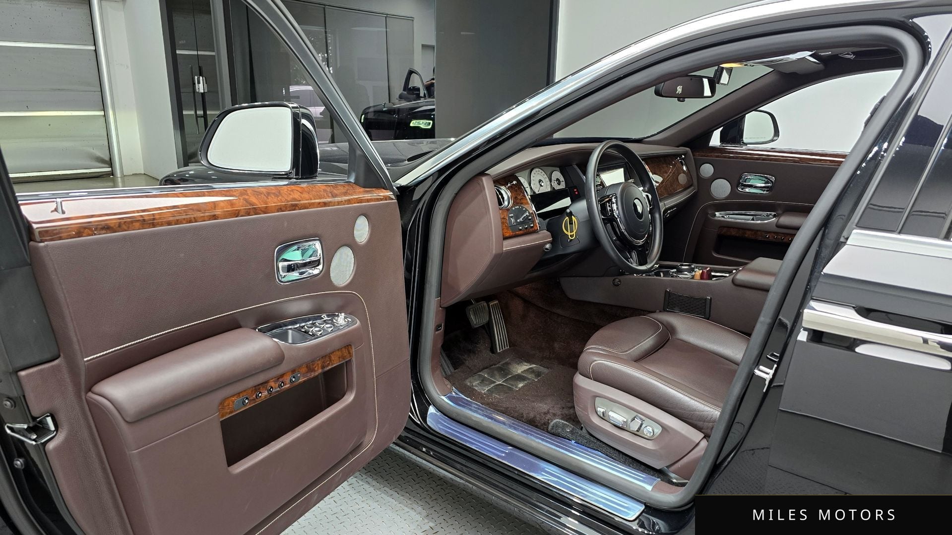 Rolls-Royce 고스트 2020 — миниатюра 11