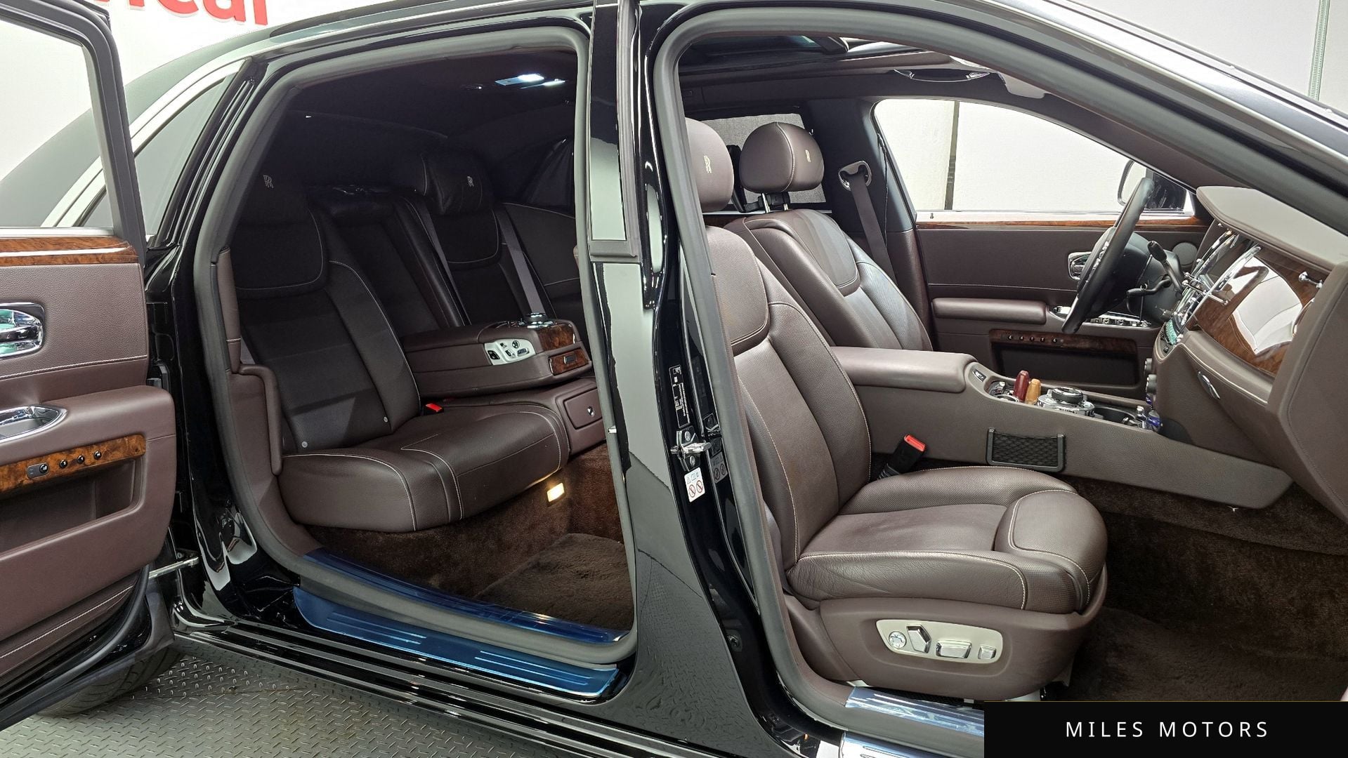 Rolls-Royce 고스트 2020 — миниатюра 12
