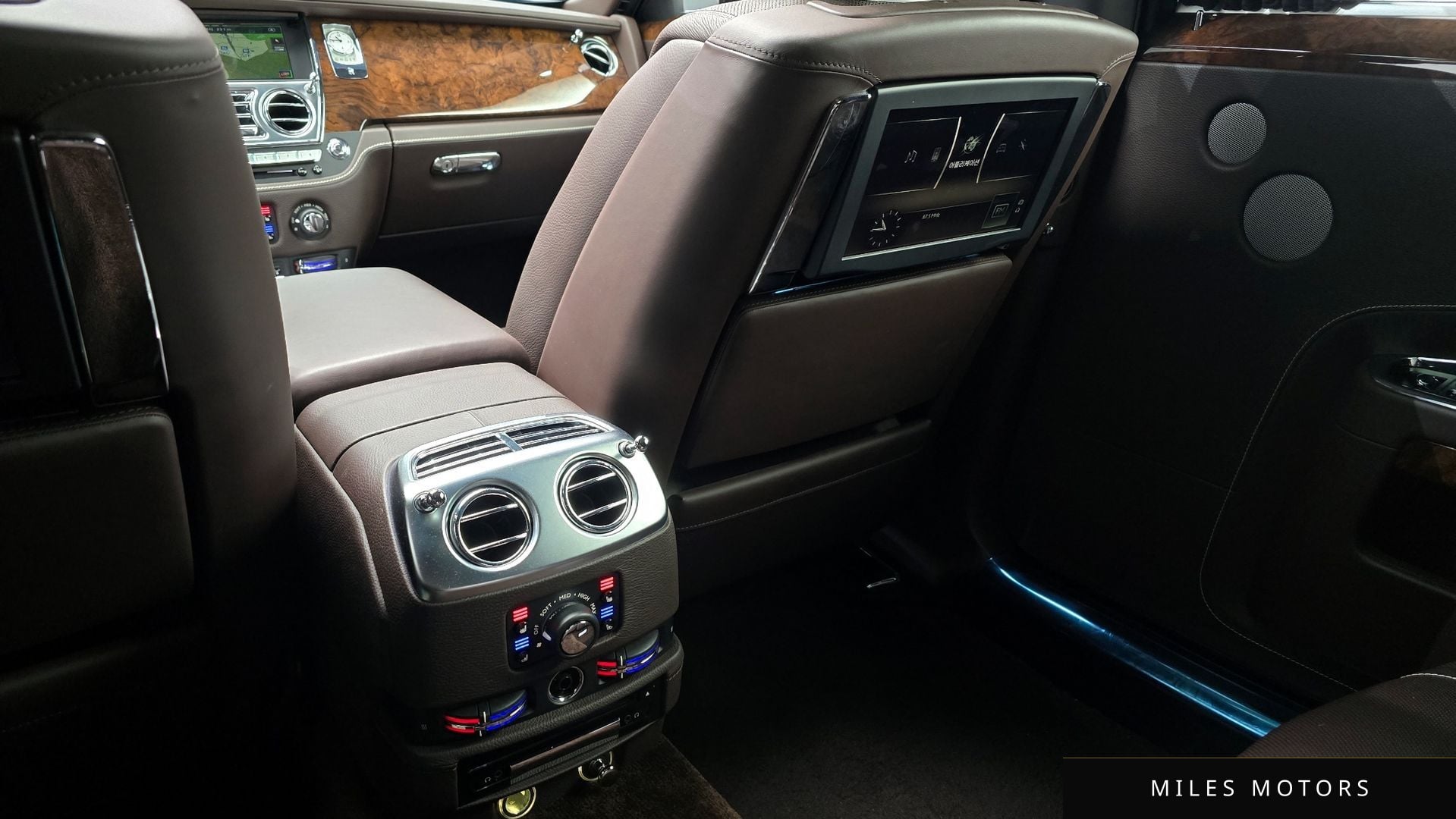 Rolls-Royce 고스트 2020 — миниатюра 17
