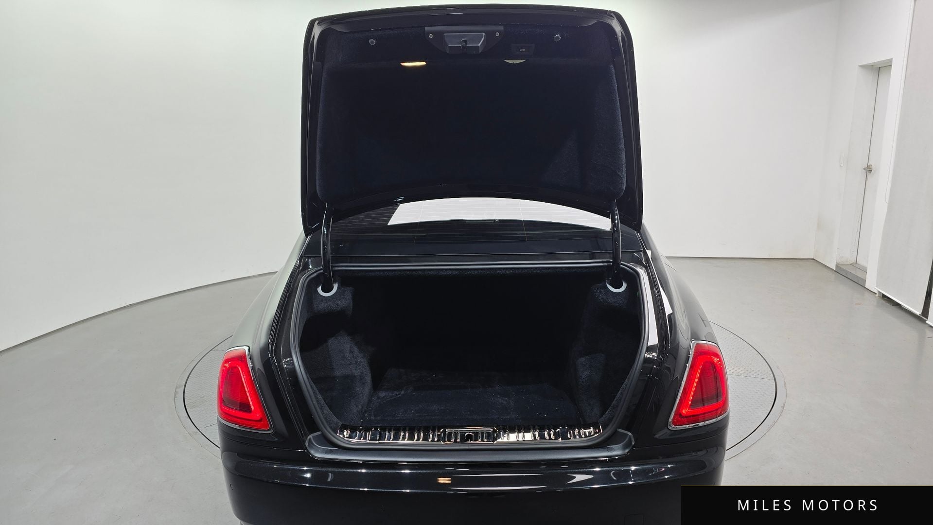Rolls-Royce 고스트 2020 — миниатюра 20