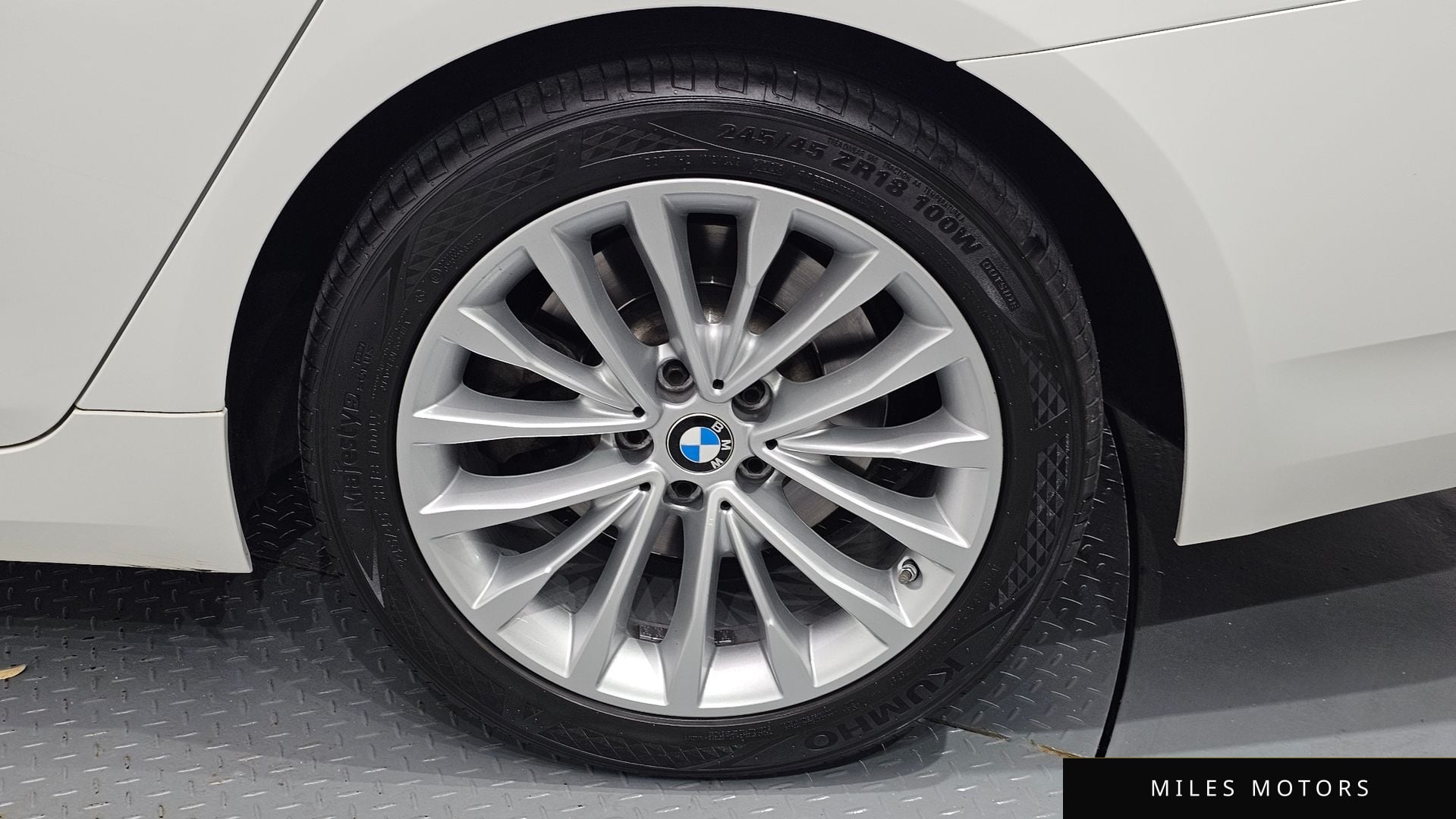 BMW 5 Series (G30) 2021 — миниатюра 5