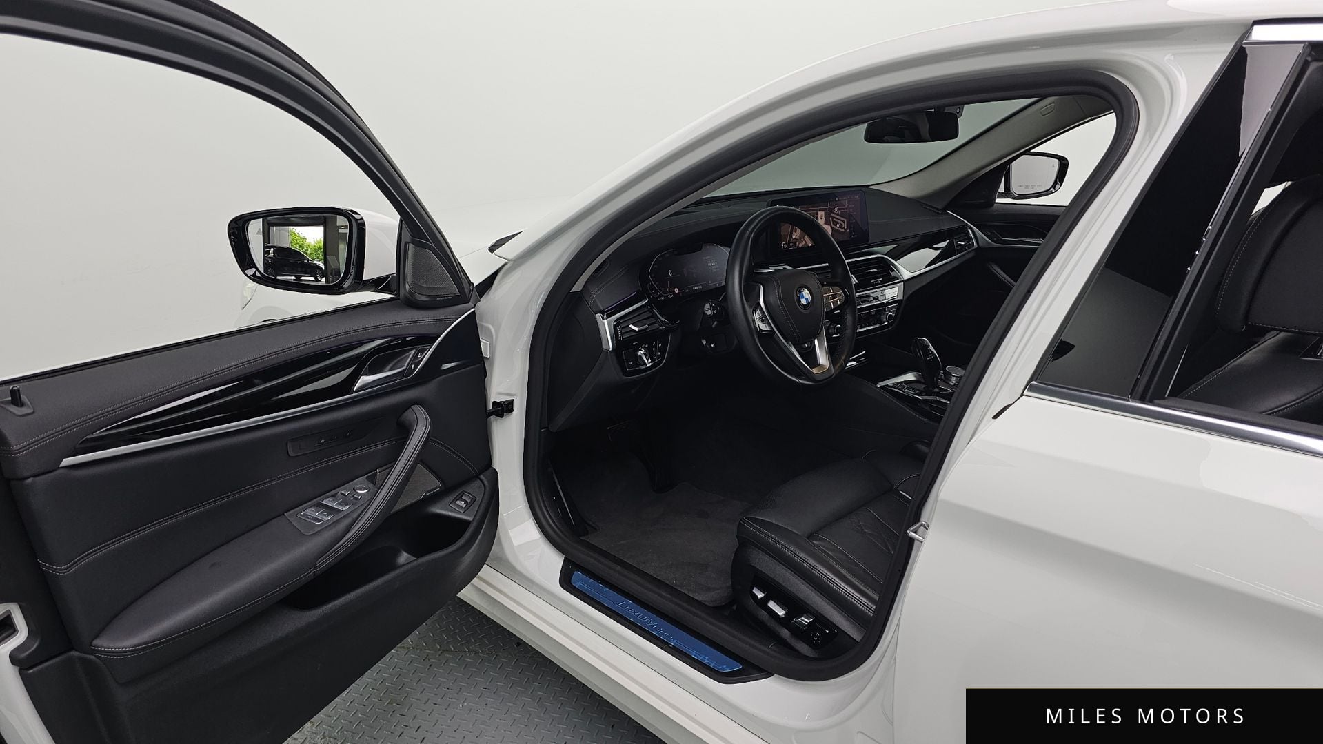 BMW 5 Series (G30) 2021 — миниатюра 10
