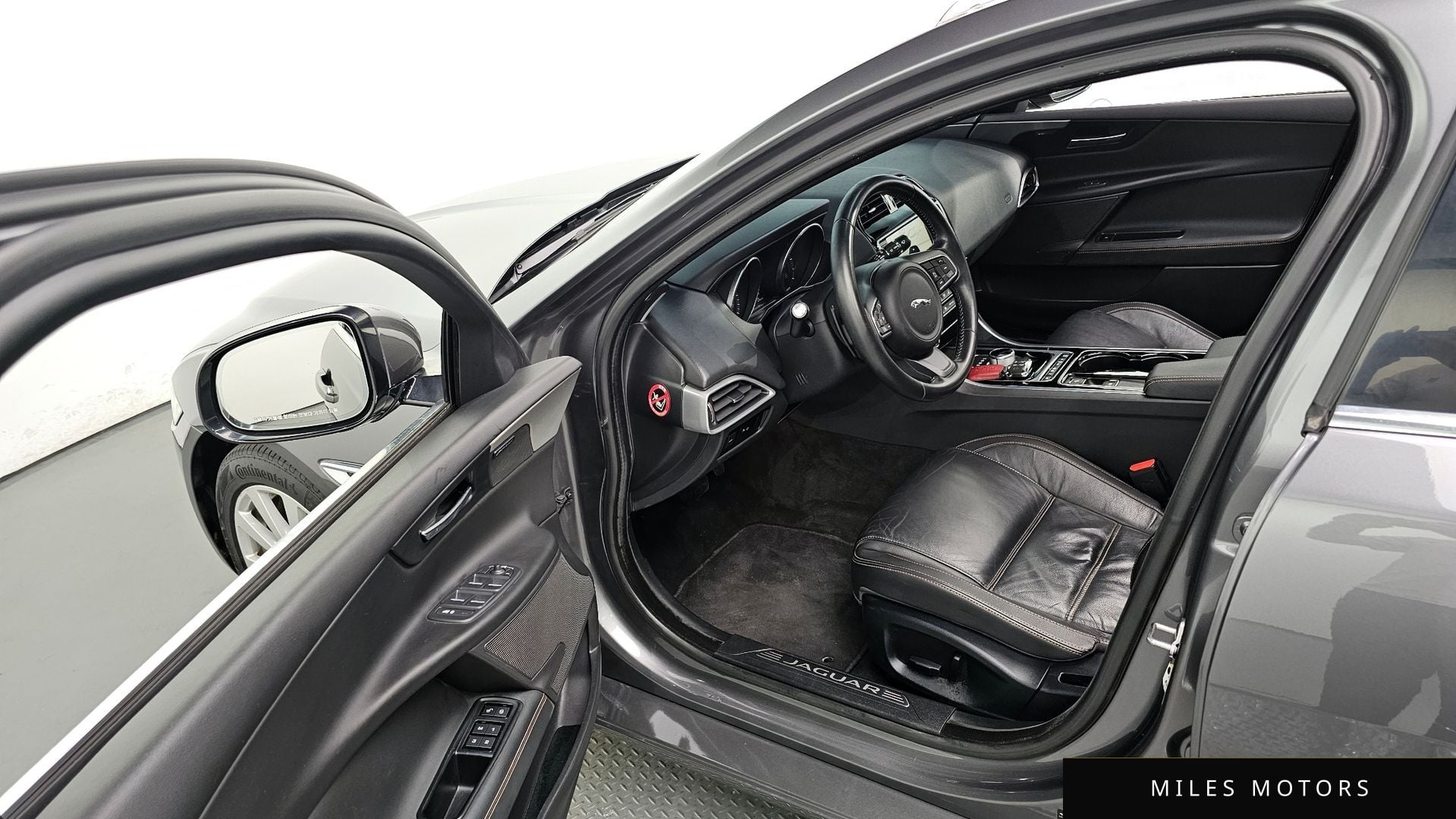 Jaguar XE 2016 — миниатюра 10