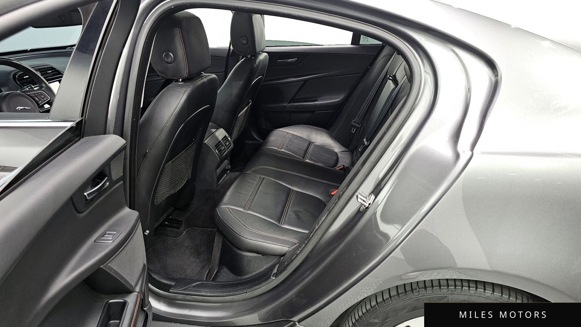 Jaguar XE 2016 — миниатюра 11