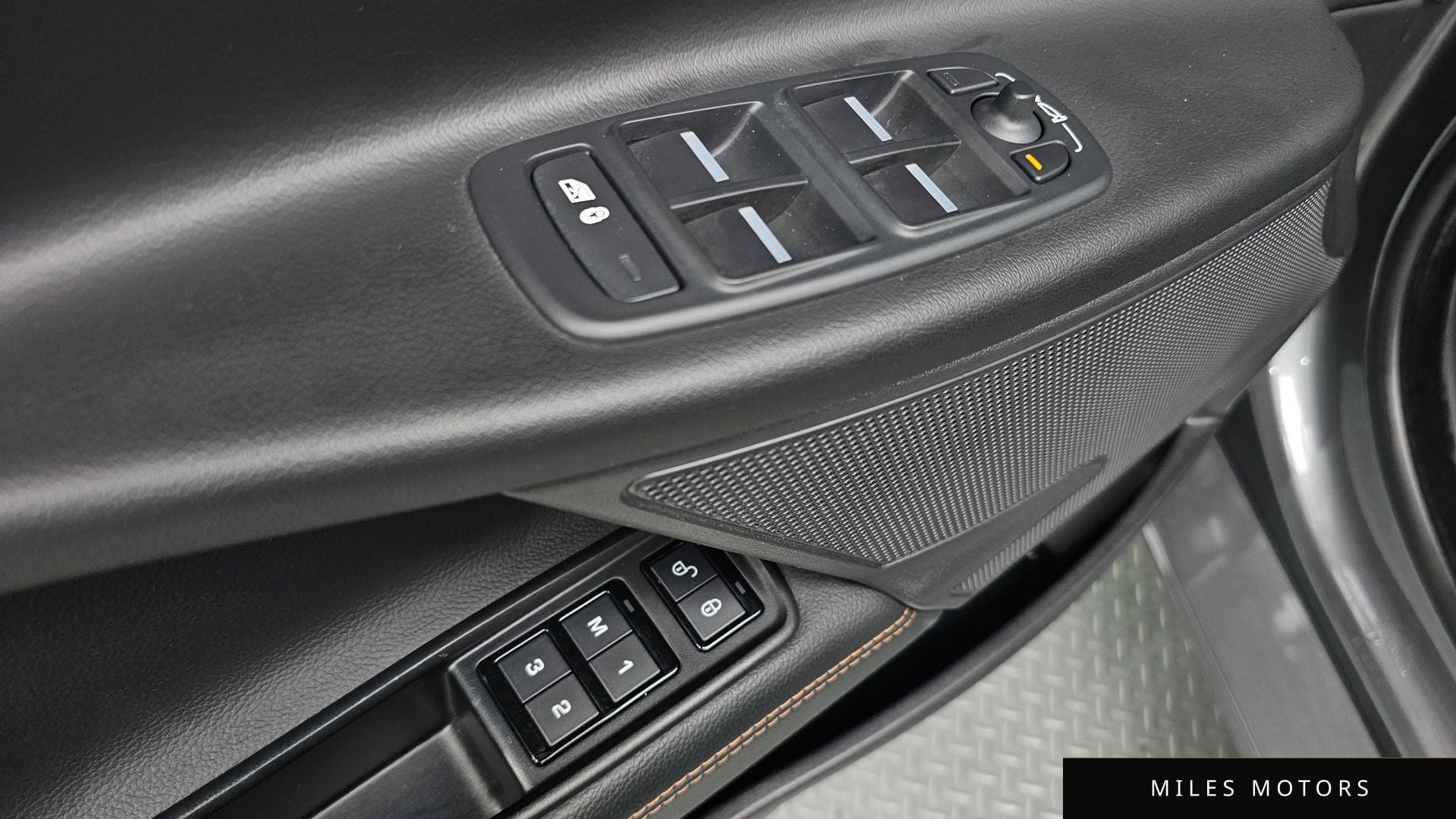 Jaguar XE 2016 — миниатюра 12