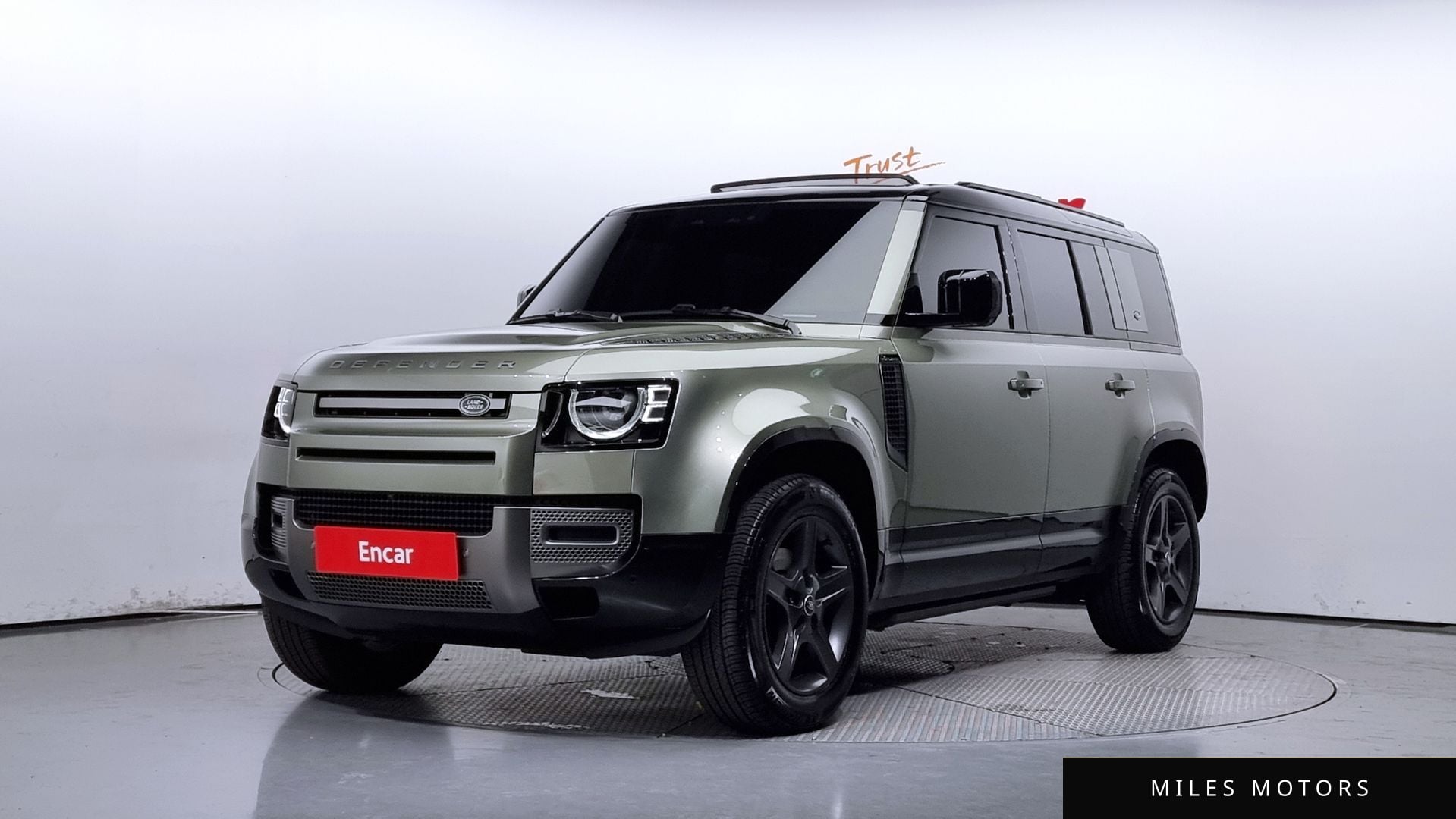 Land Rover Defender 2024 — фото 1 из 12