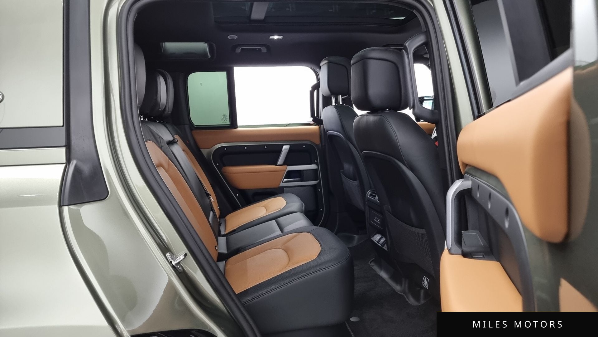 Land Rover Defender 2024 — миниатюра 12
