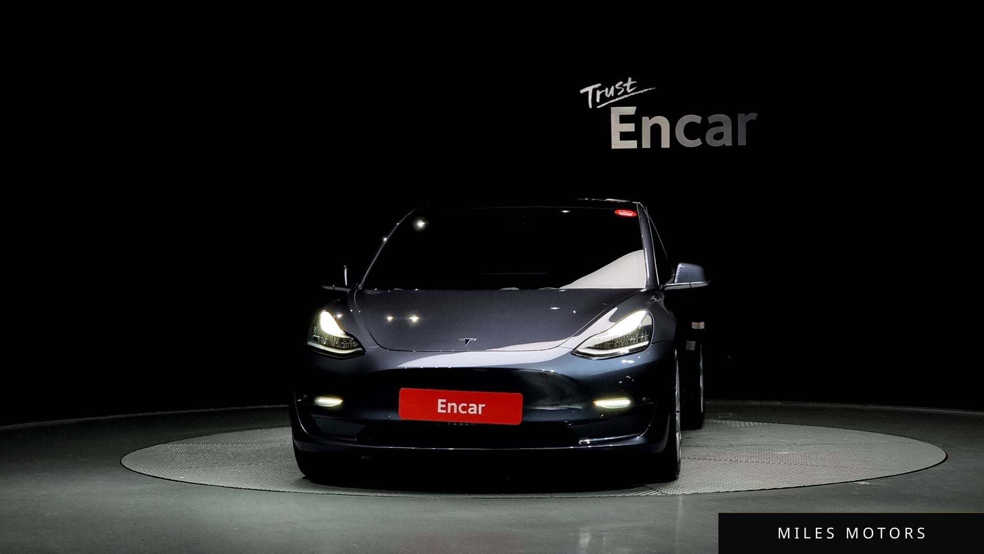 Tesla Model 3 2020 — миниатюра 3