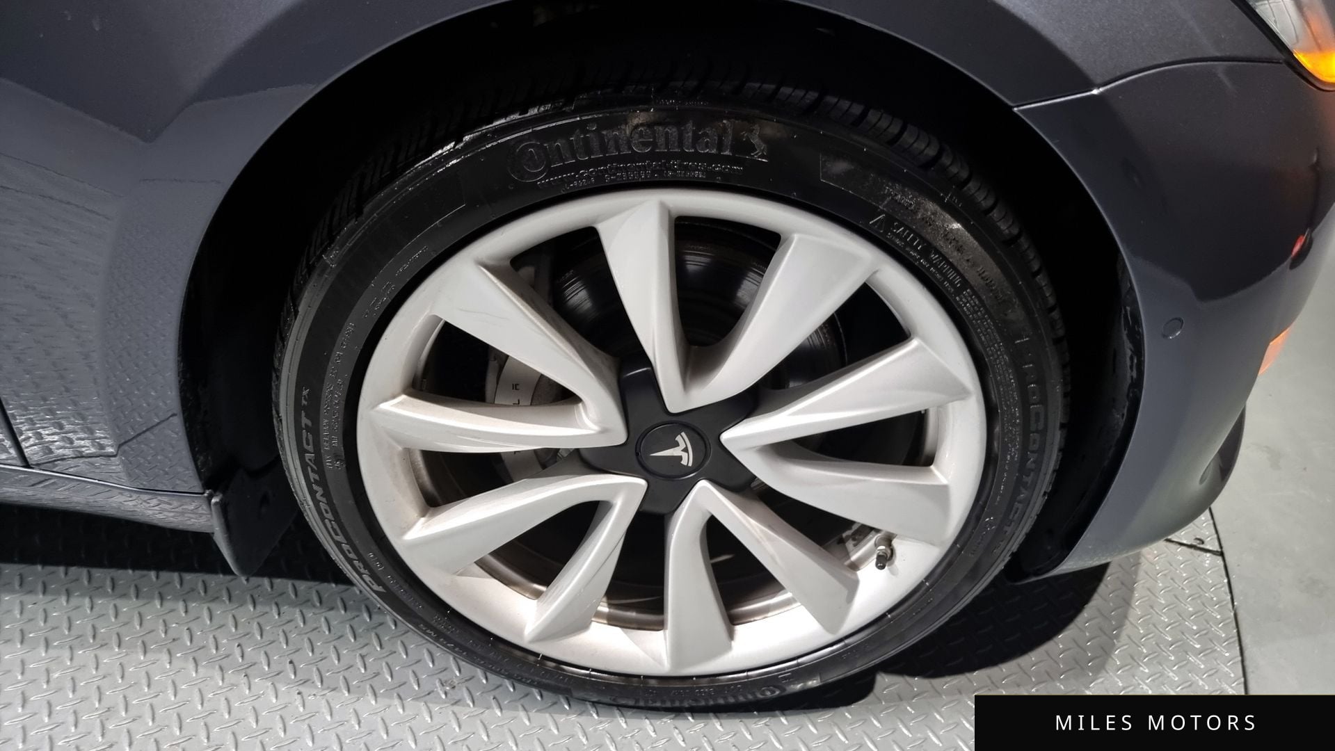 Tesla Model 3 2020 — миниатюра 5