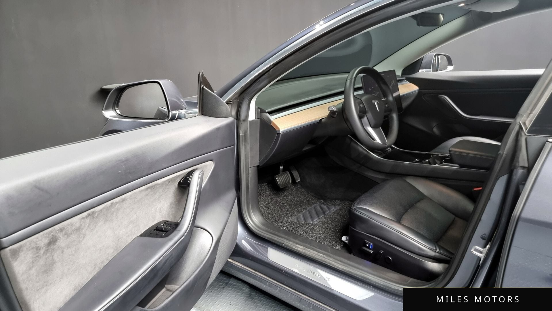 Tesla Model 3 2020 — миниатюра 10