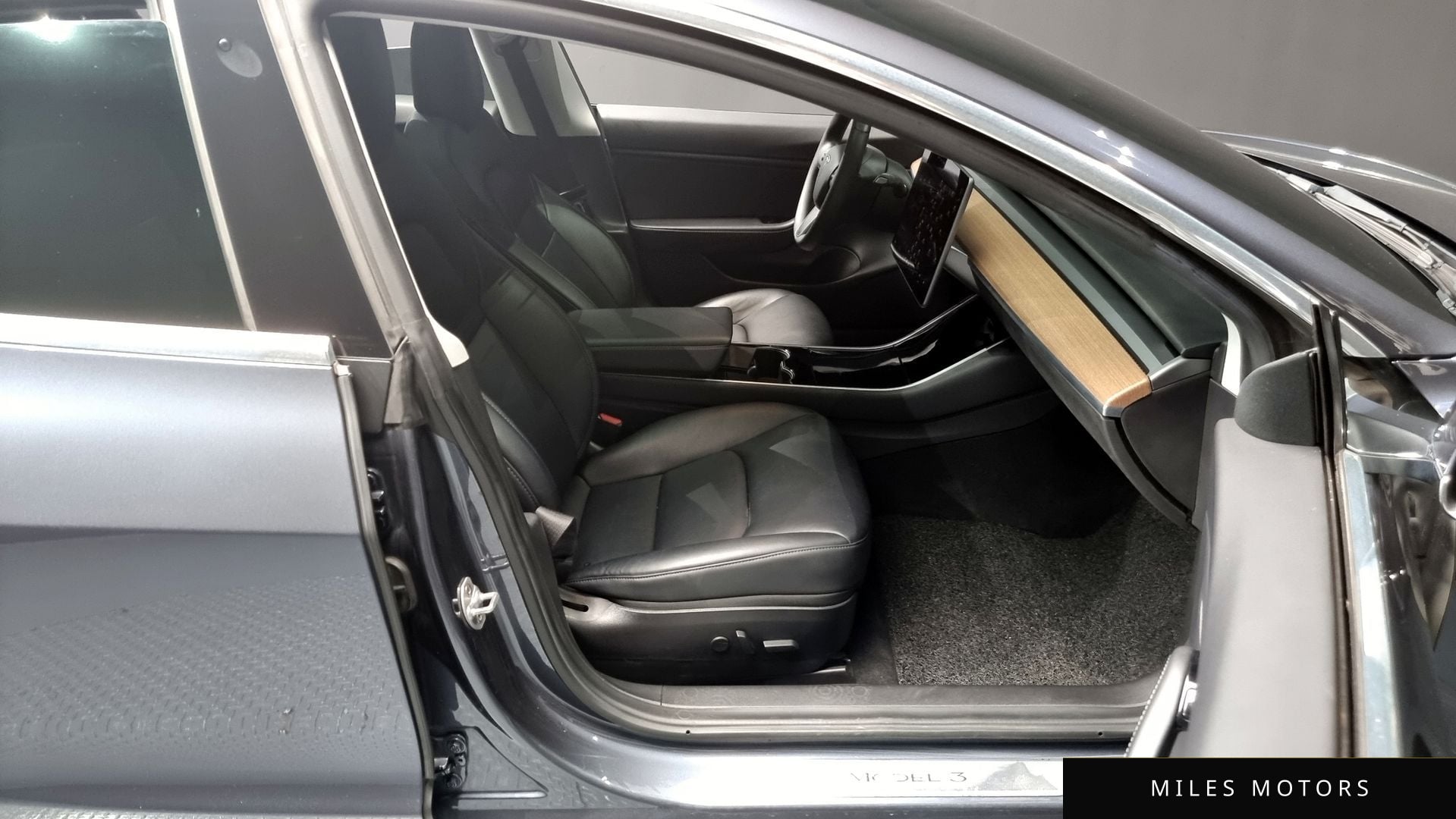 Tesla Model 3 2020 — миниатюра 11