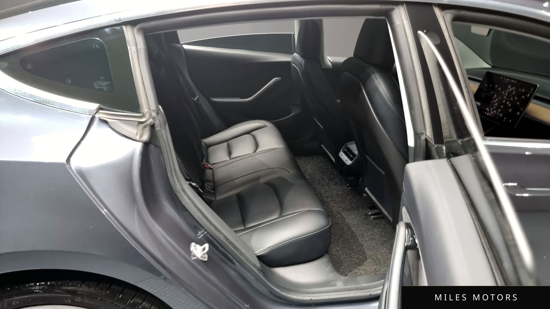 Tesla Model 3 2020 — миниатюра 12
