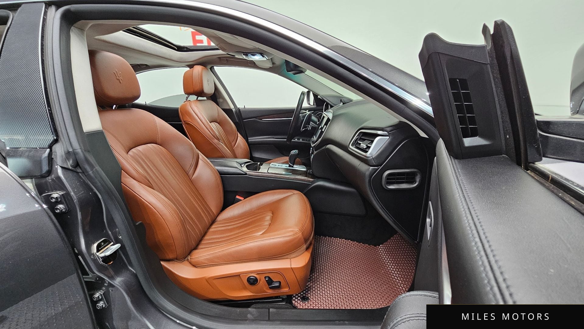 Maserati 기블리 2015 — миниатюра 10