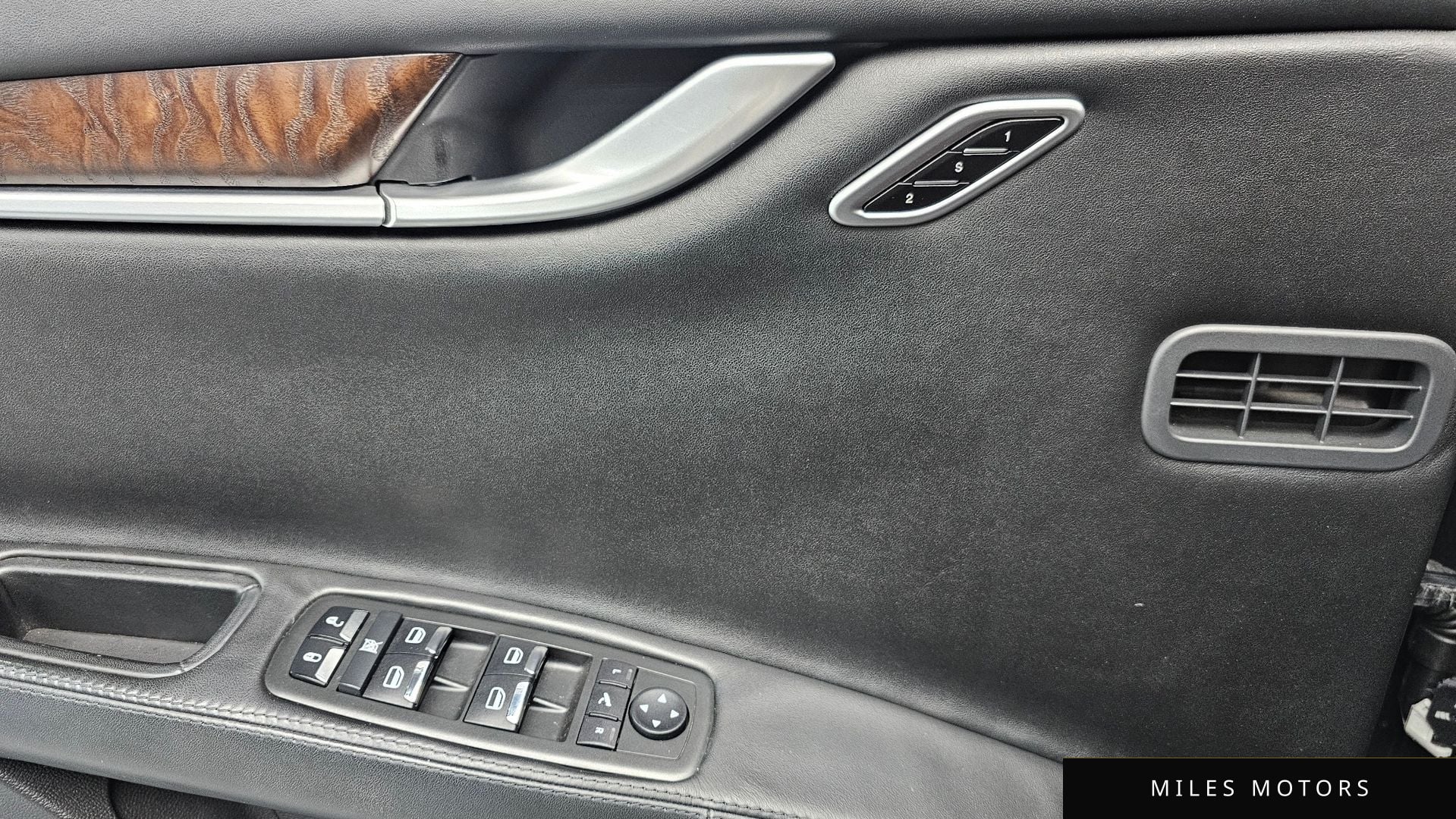 Maserati 기블리 2015 — миниатюра 13
