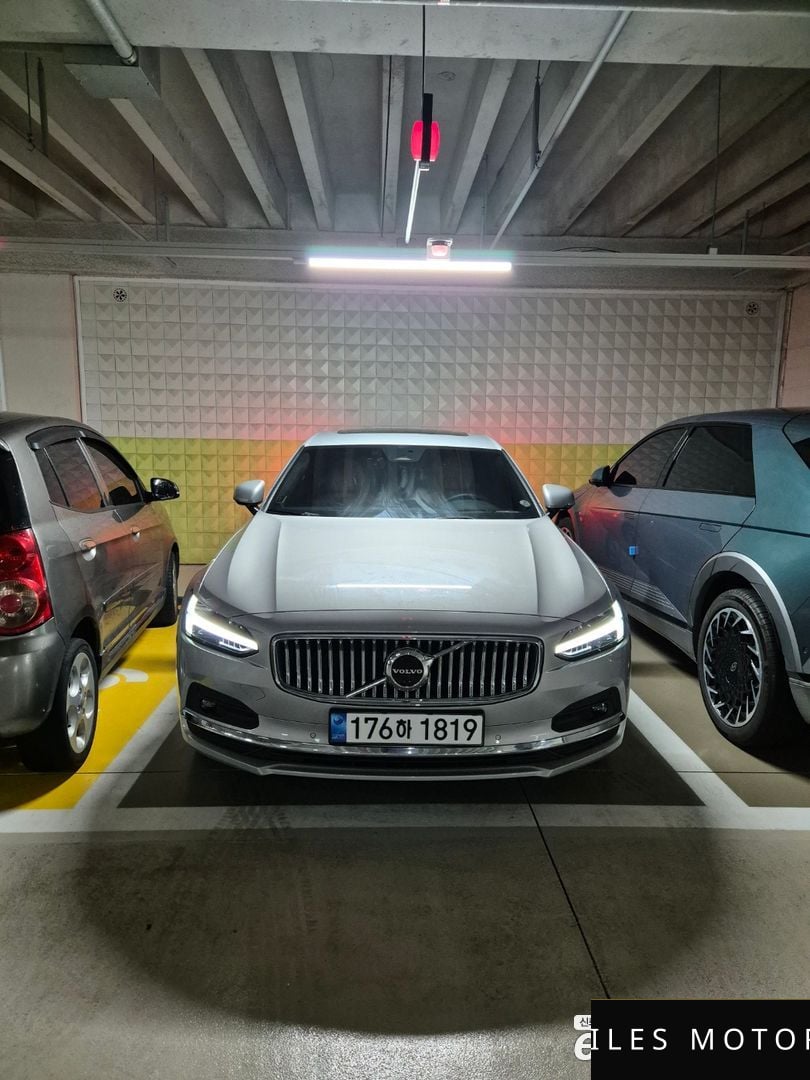 Volvo S90 2023 — миниатюра 2
