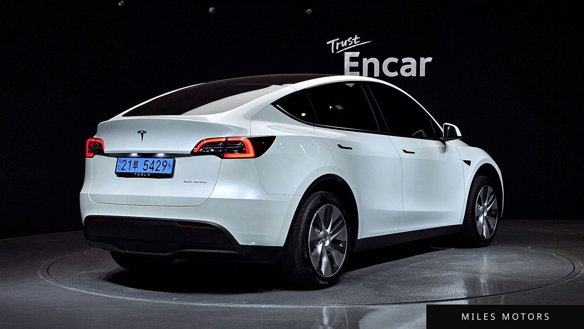 Tesla Model Y 2022 — миниатюра 2