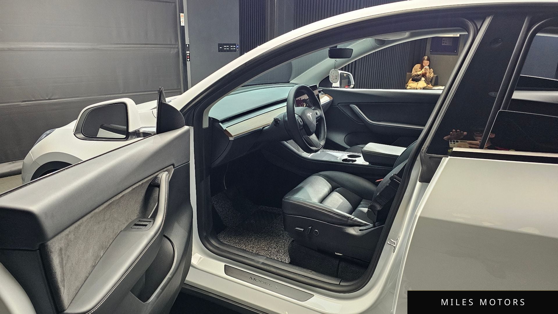 Tesla Model Y 2022 — миниатюра 11