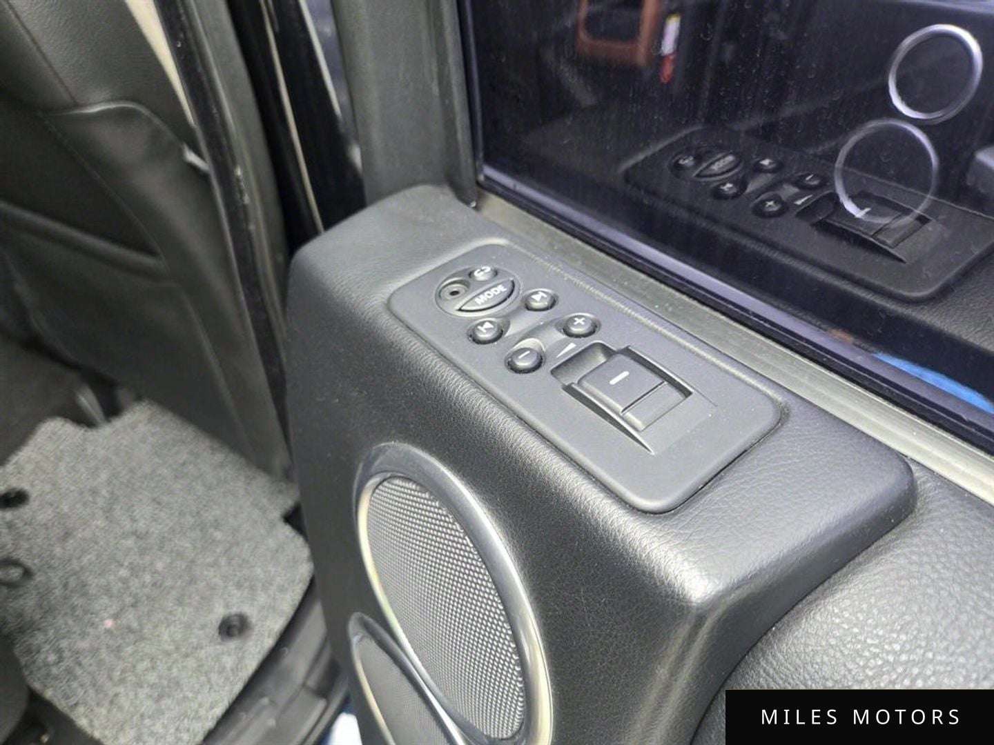 Land Rover Discovery 2009 — миниатюра 10