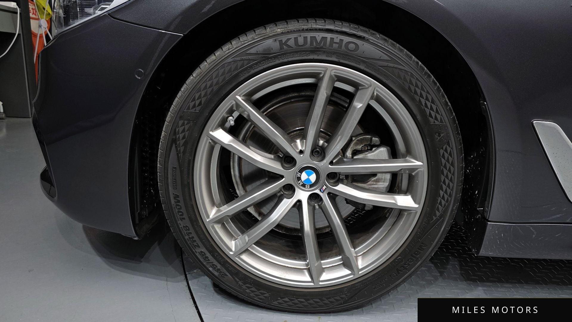 BMW 5 Series (G30) 2020 — миниатюра 5