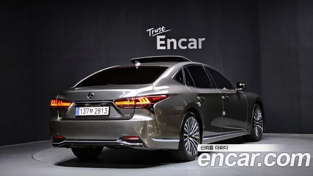 Лексус LS500h 2024 — миниатюра 2