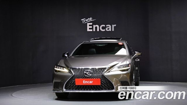 Лексус LS500h 2024 — миниатюра 3