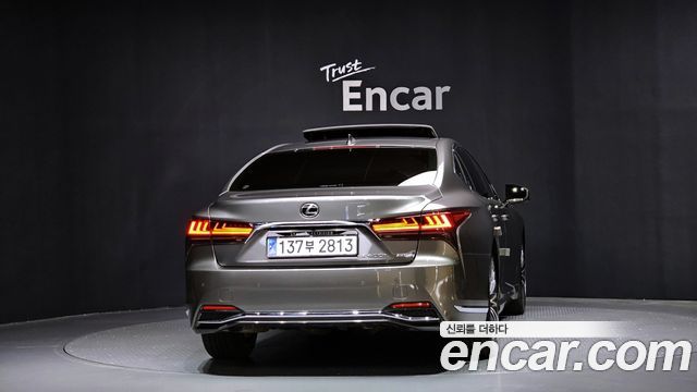Лексус LS500h 2024 — миниатюра 4