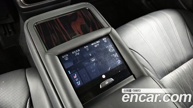 Лексус LS500h 2024 — миниатюра 18