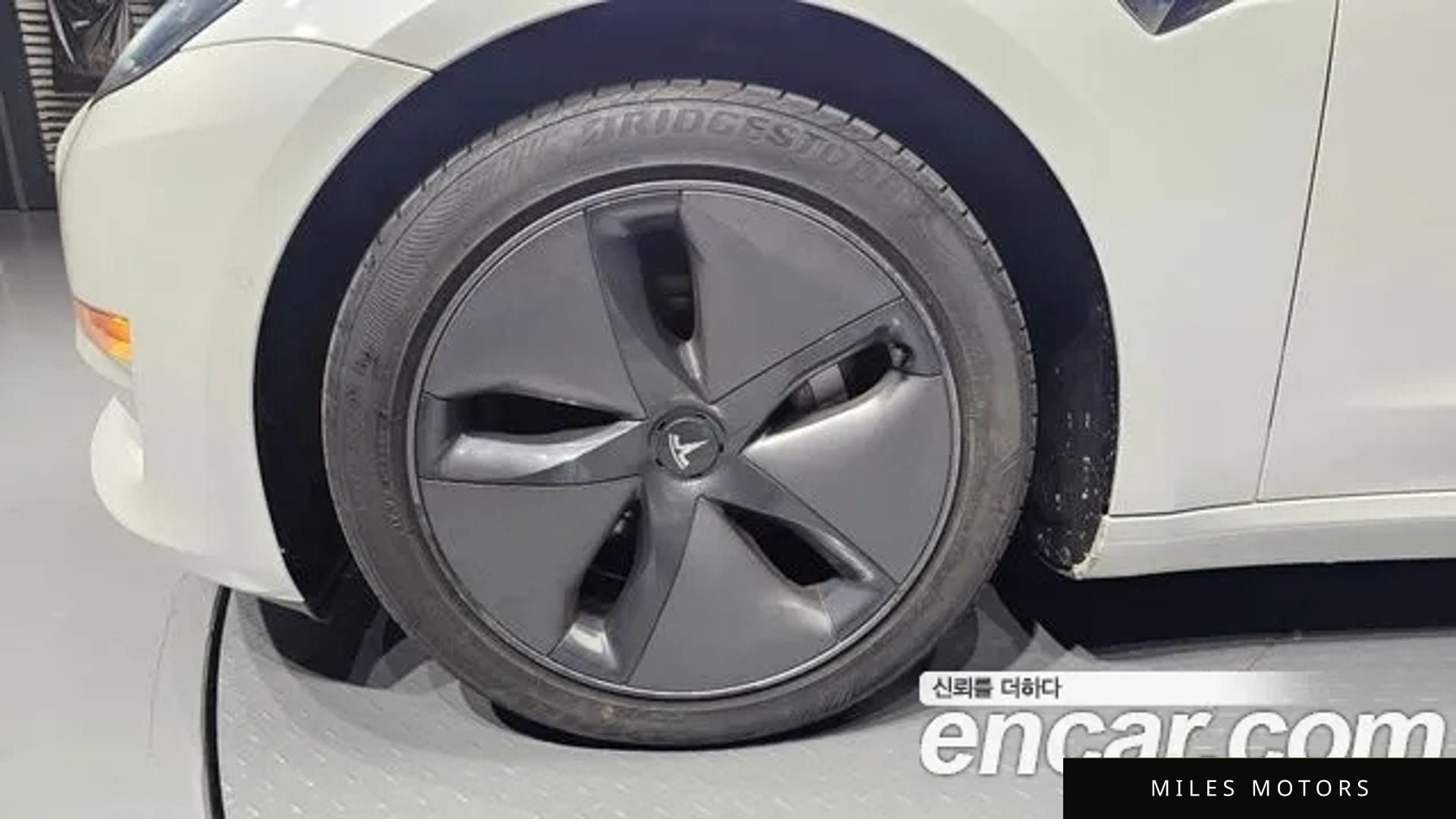 Tesla Model 3 2020 — миниатюра 5
