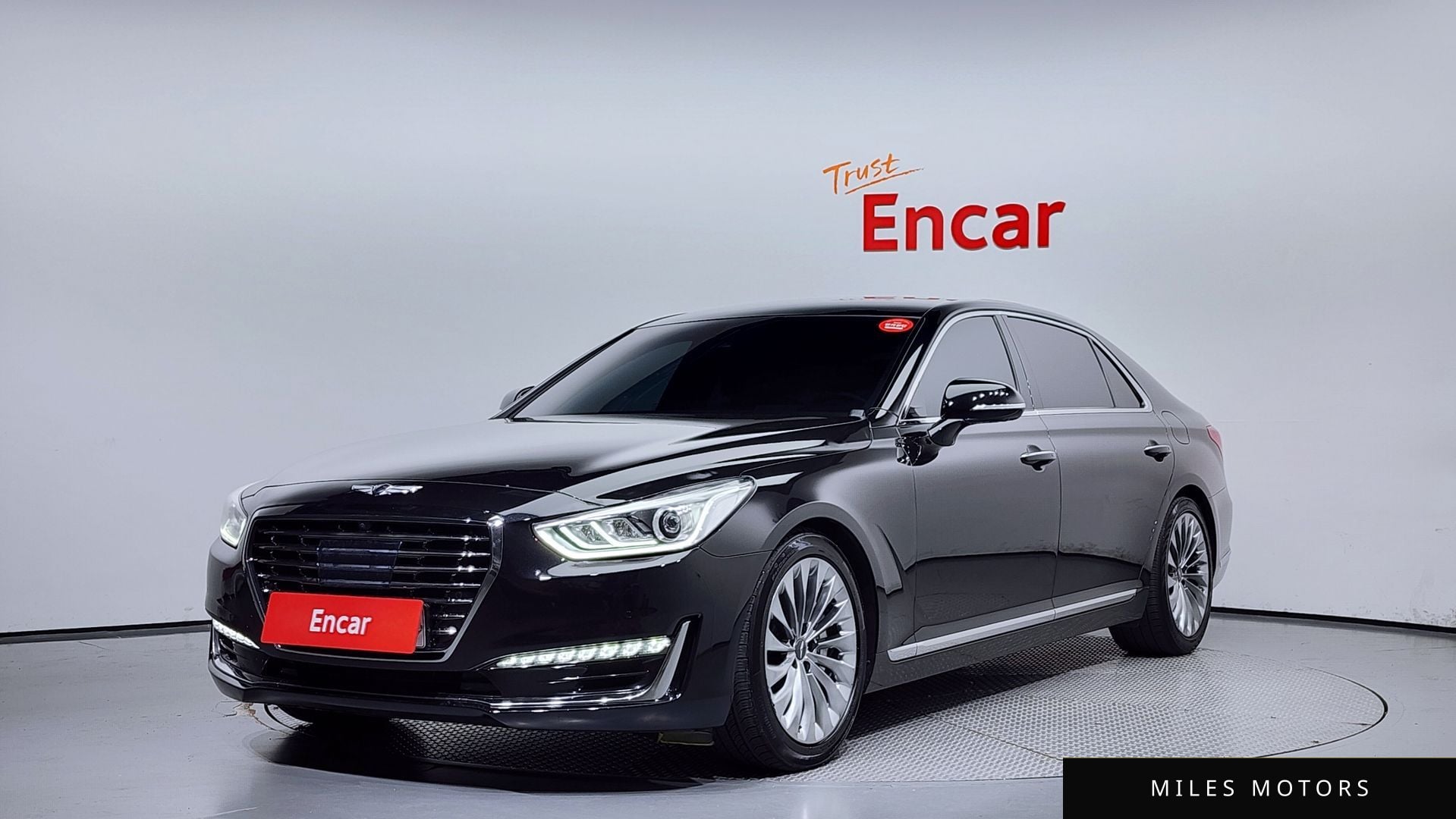 Genesis EQ900 2018 — фото 1 из 12