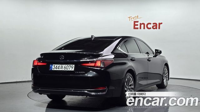 Лексус ES300h 2023 — миниатюра 2