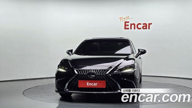 Лексус ES300h 2023 — миниатюра 3