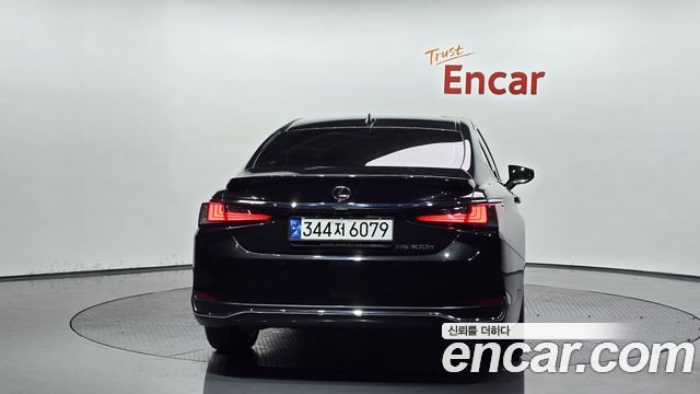 Лексус ES300h 2023 — миниатюра 4