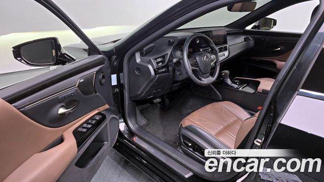 Лексус ES300h 2023 — миниатюра 11