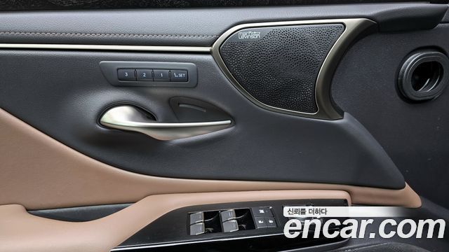 Лексус ES300h 2023 — миниатюра 19