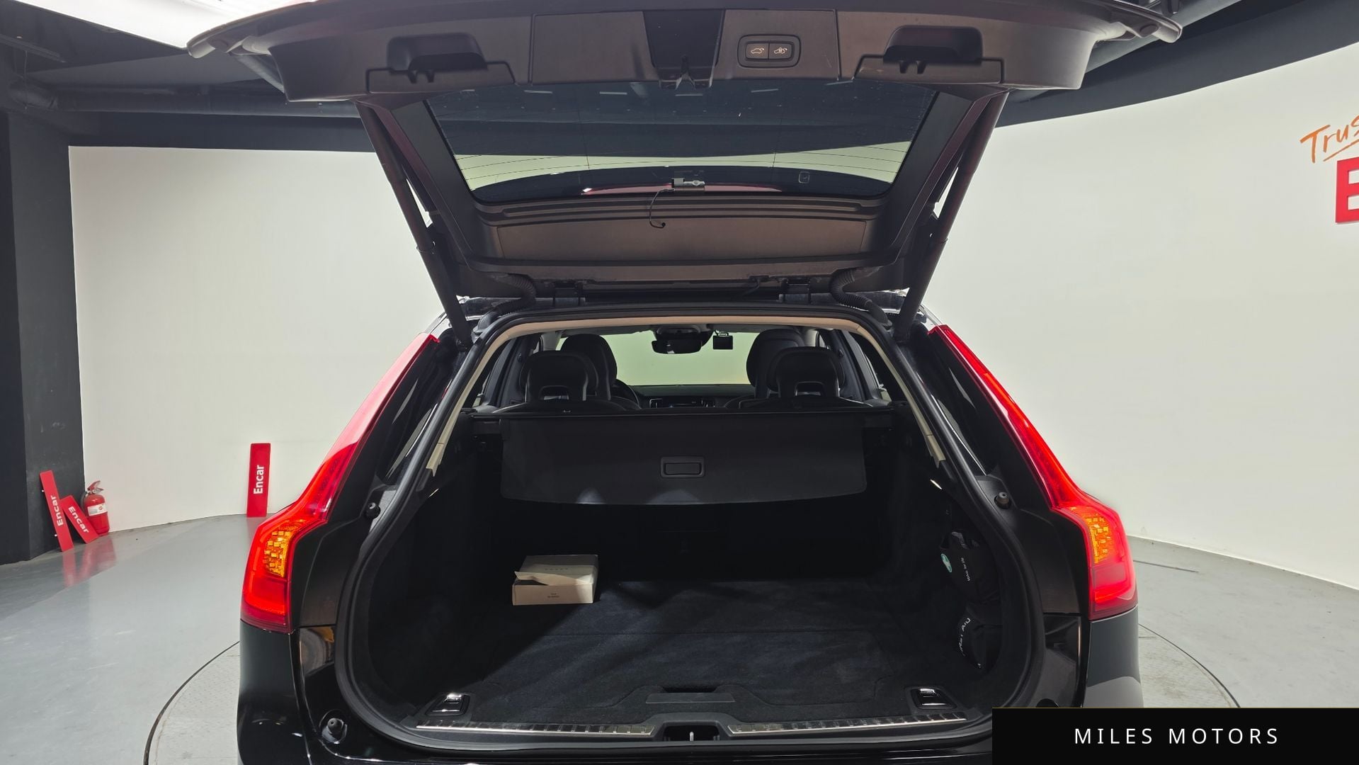 Volvo V90 크로스컨트리 2017 — миниатюра 20