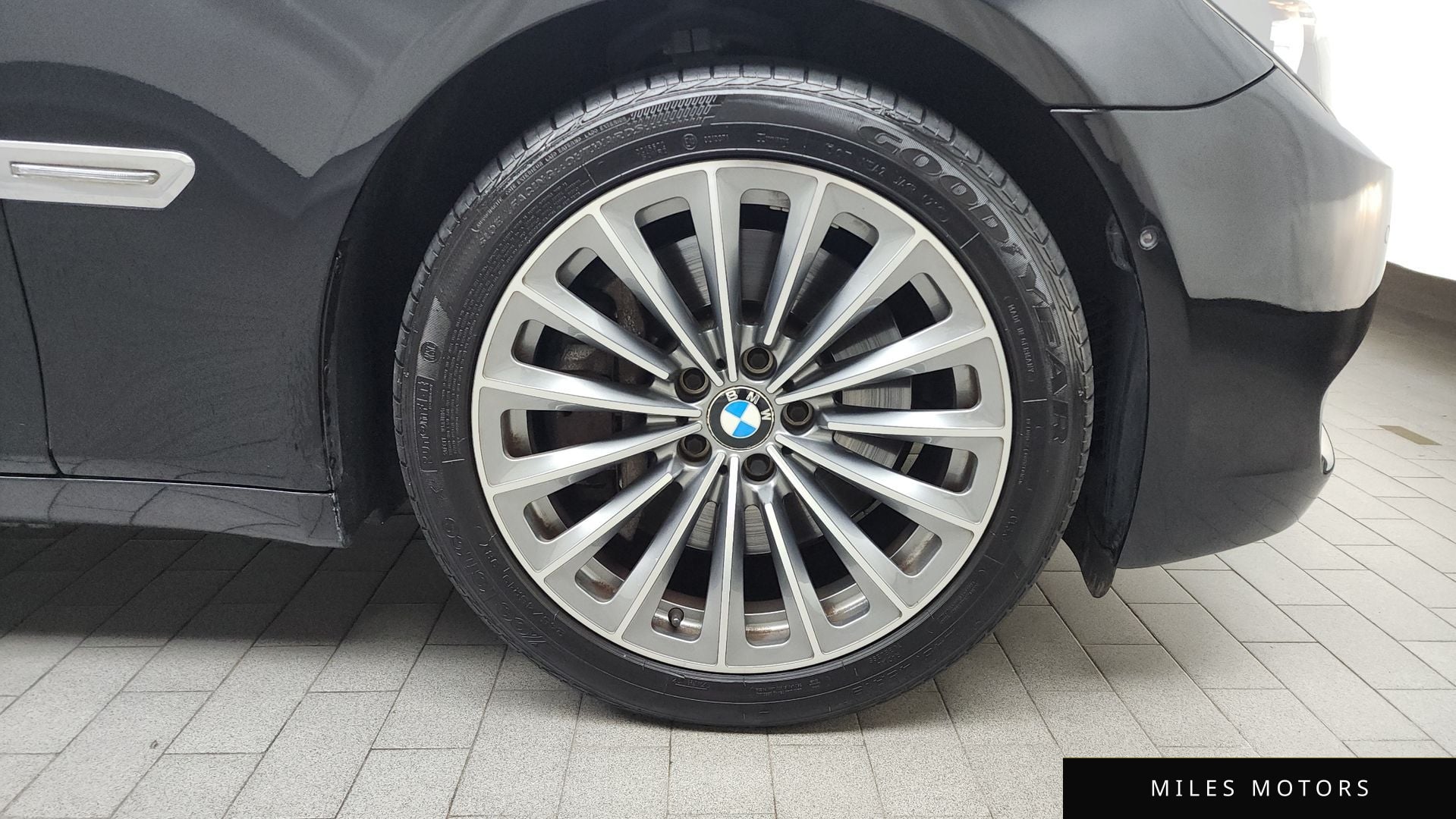 BMW 7시리즈 (F01) 2011 — миниатюра 5