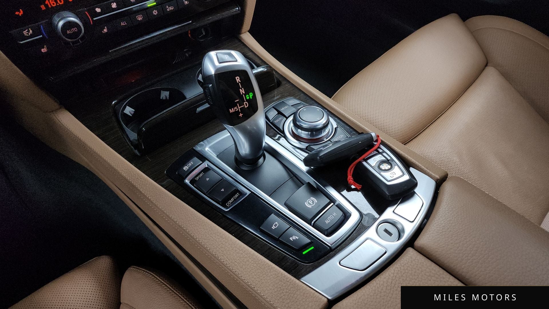 BMW 7시리즈 (F01) 2011 — миниатюра 9