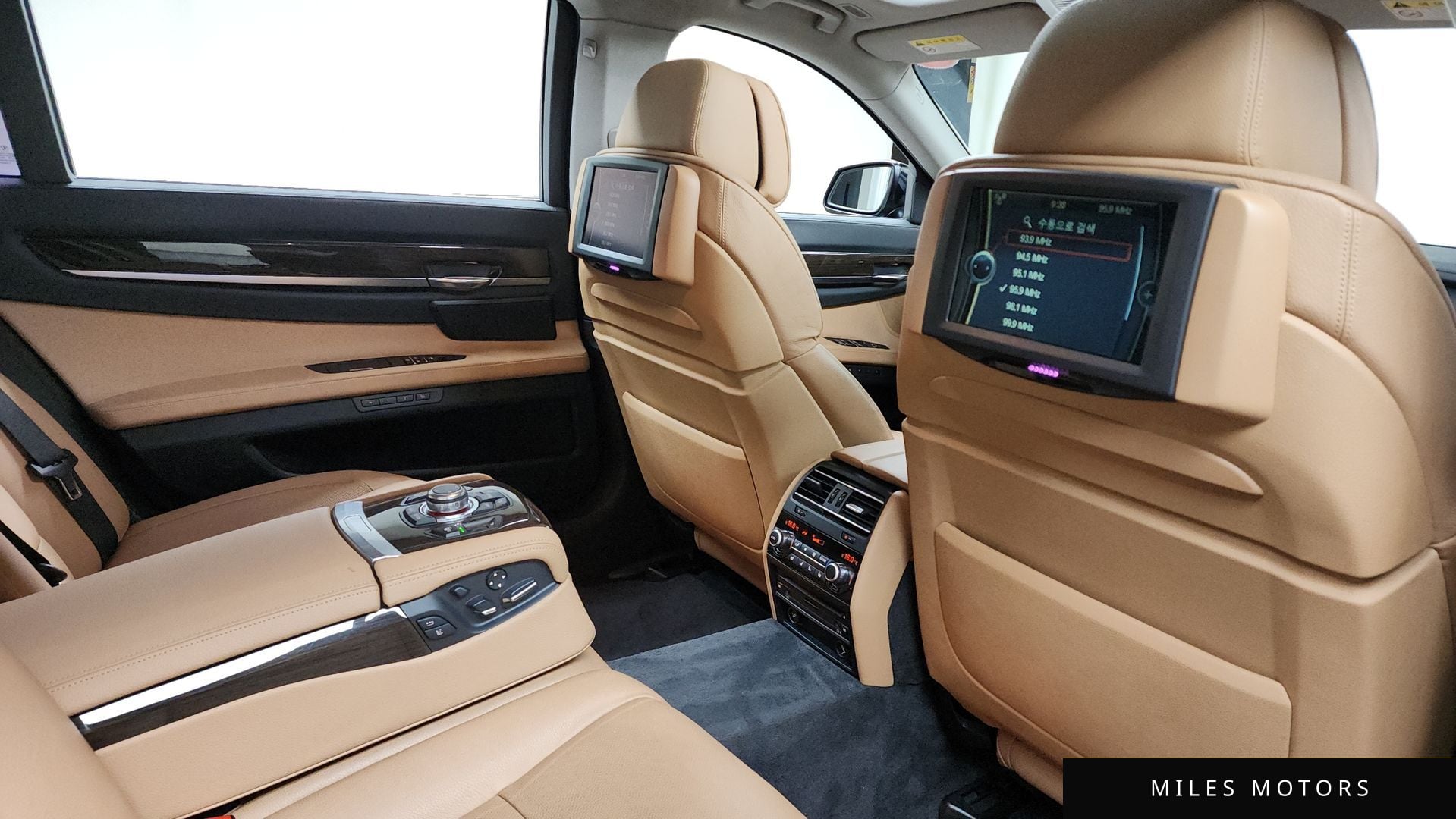 BMW 7시리즈 (F01) 2011 — миниатюра 17