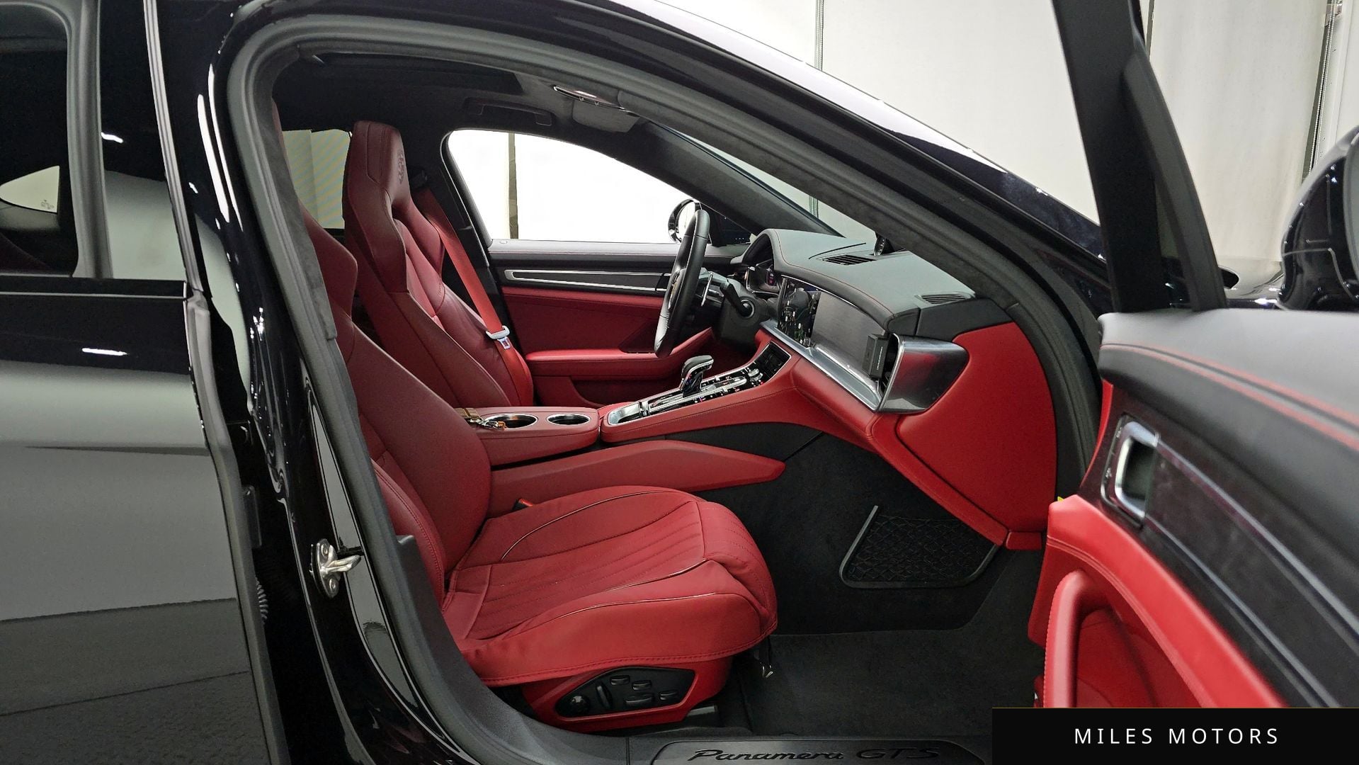 Porsche Panamera 2023 — миниатюра 10