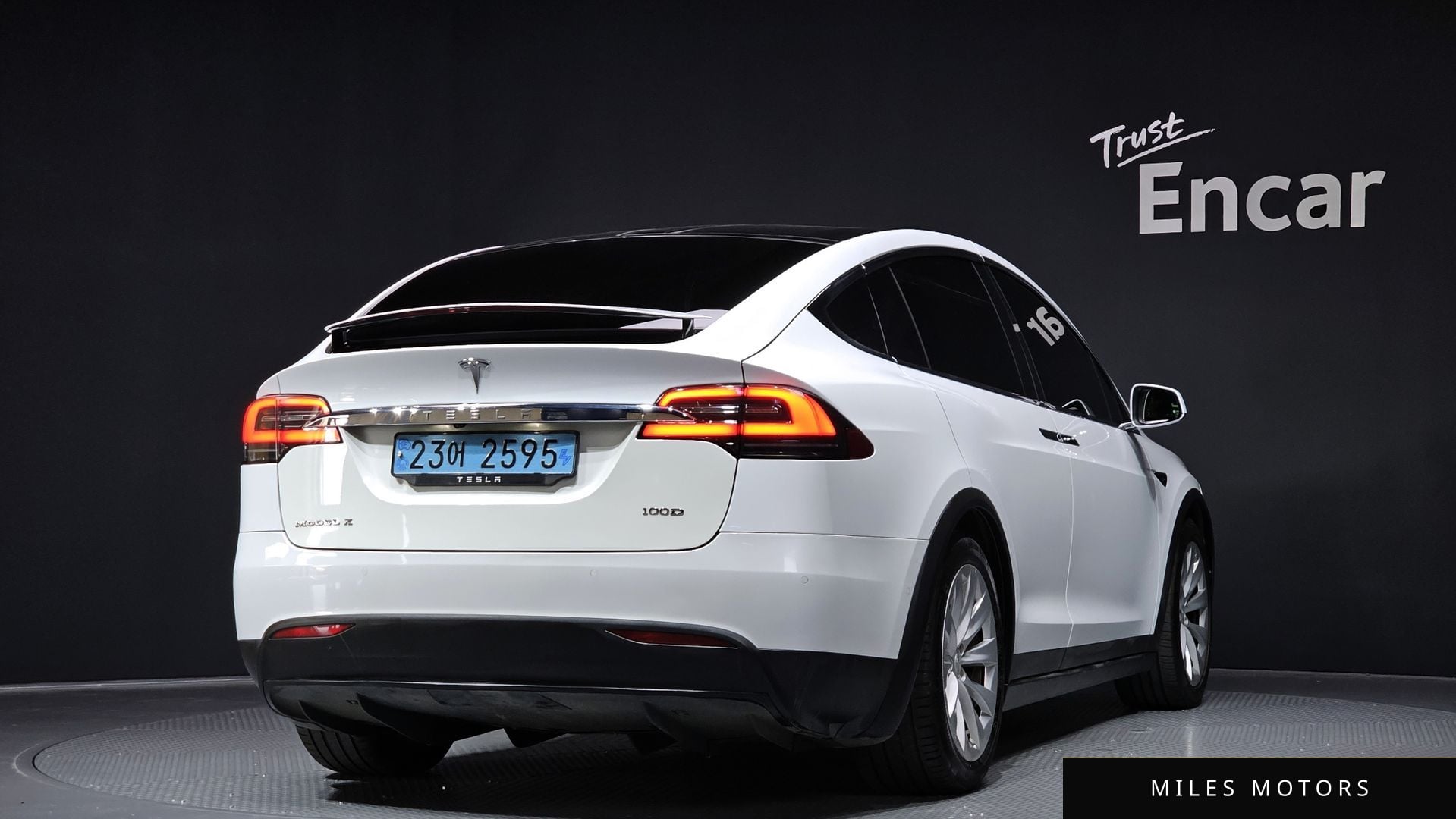 Tesla Model X 2018 — миниатюра 2