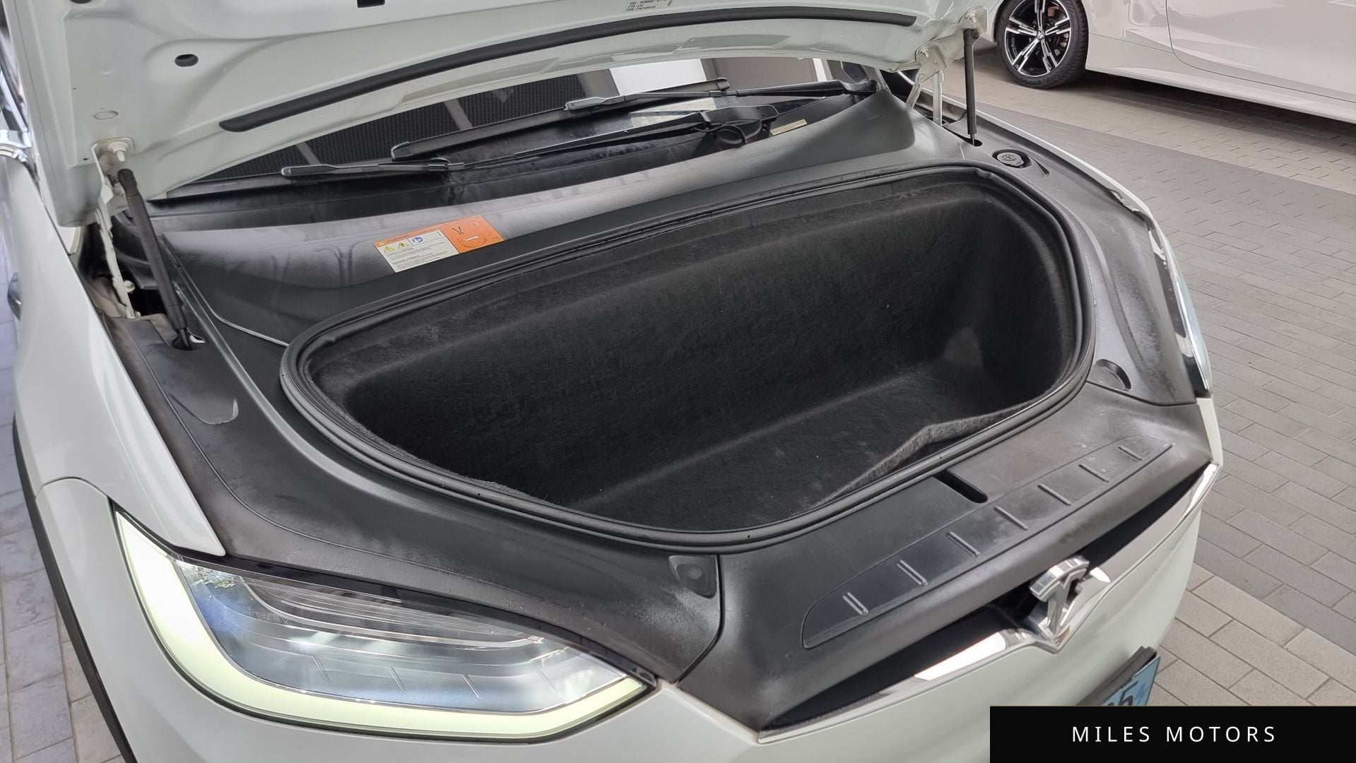 Tesla Model X 2018 — миниатюра 6