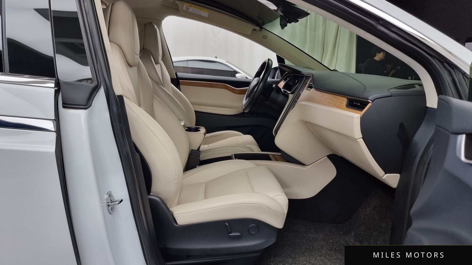 Tesla Model X 2018 — миниатюра 11