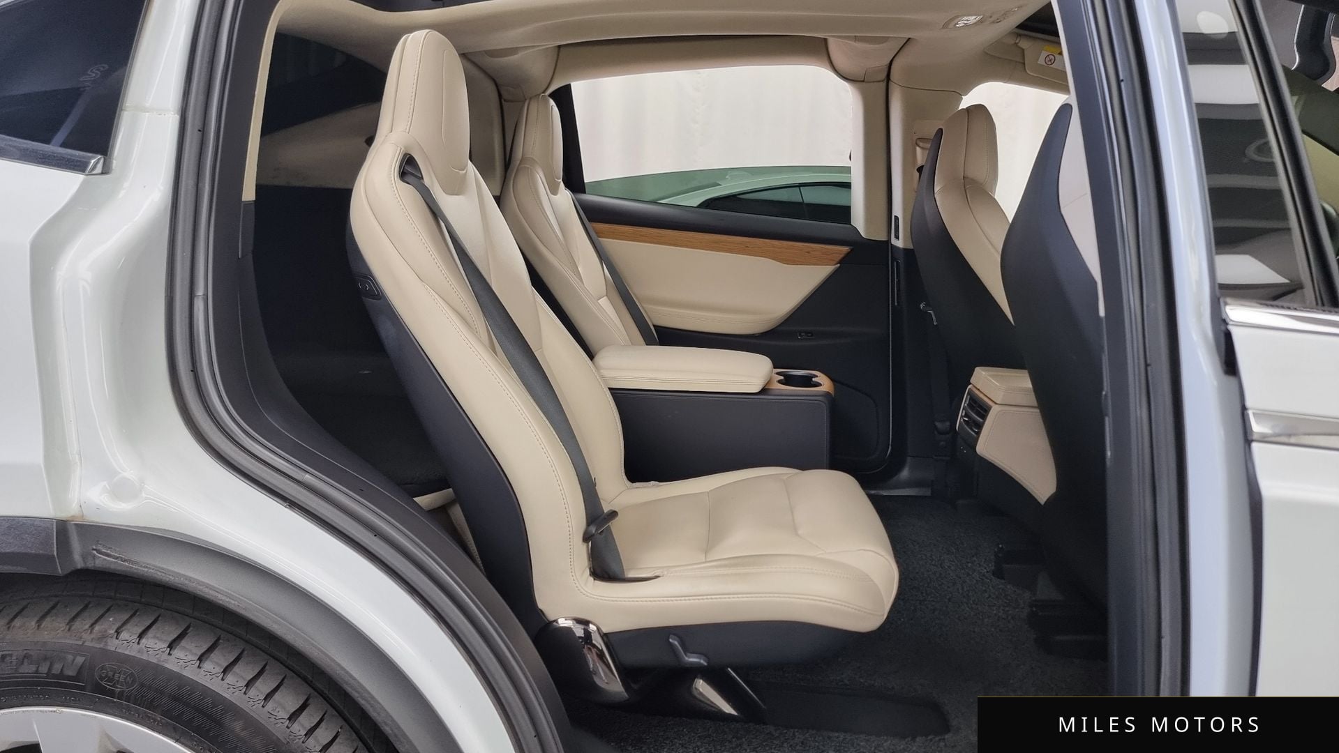 Tesla Model X 2018 — миниатюра 12