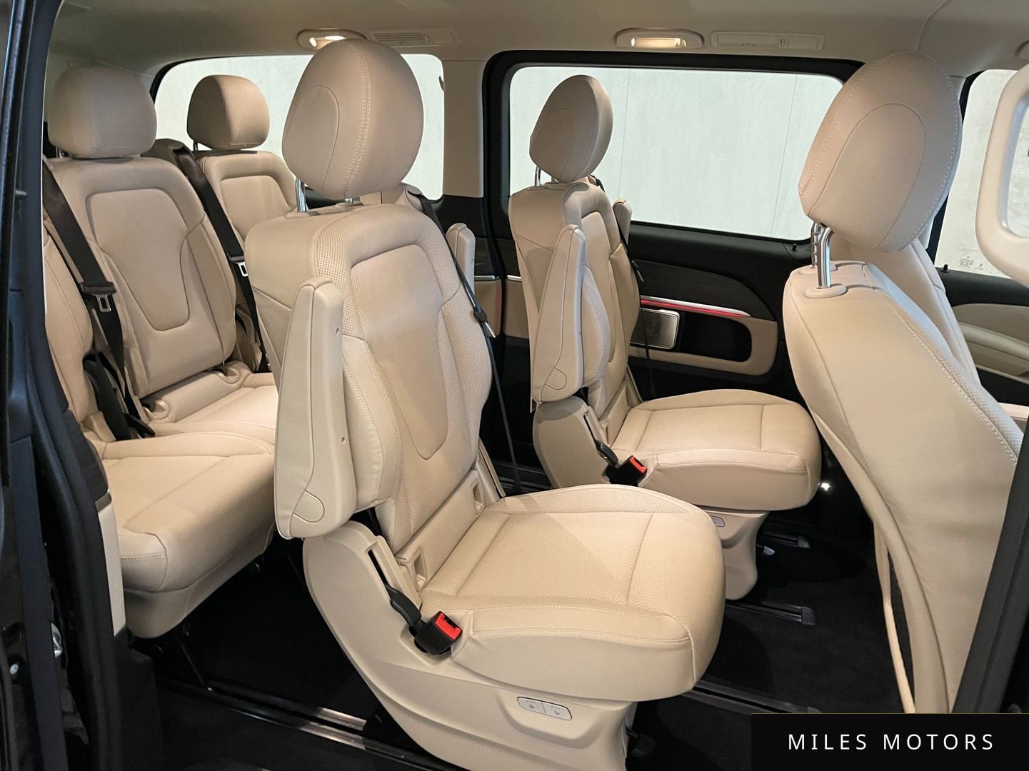 Mercedes-Benz V-Class 2025 — миниатюра 10