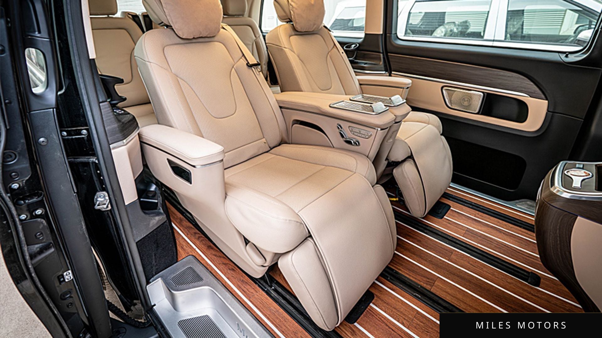 Mercedes-Benz V-Class 2025 — миниатюра 19