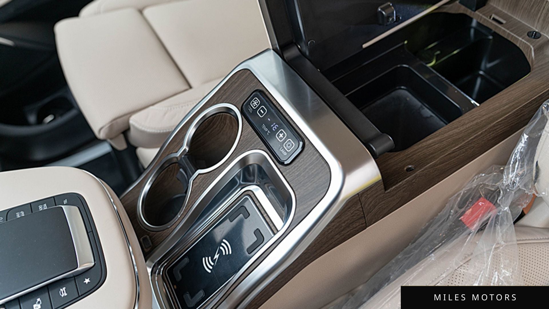 Mercedes-Benz V-Class 2025 — миниатюра 20