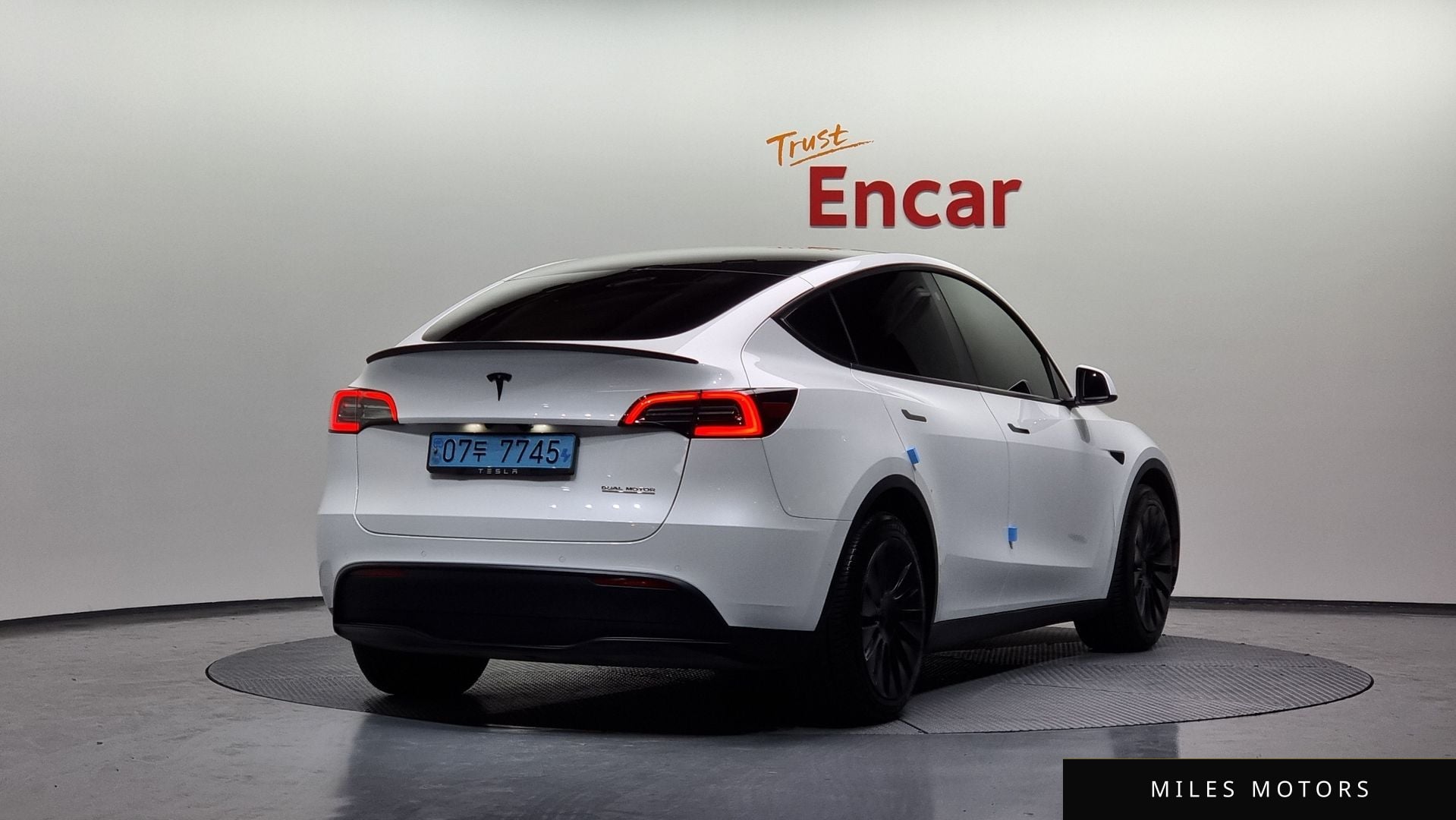 Tesla Model Y 2022 — миниатюра 2