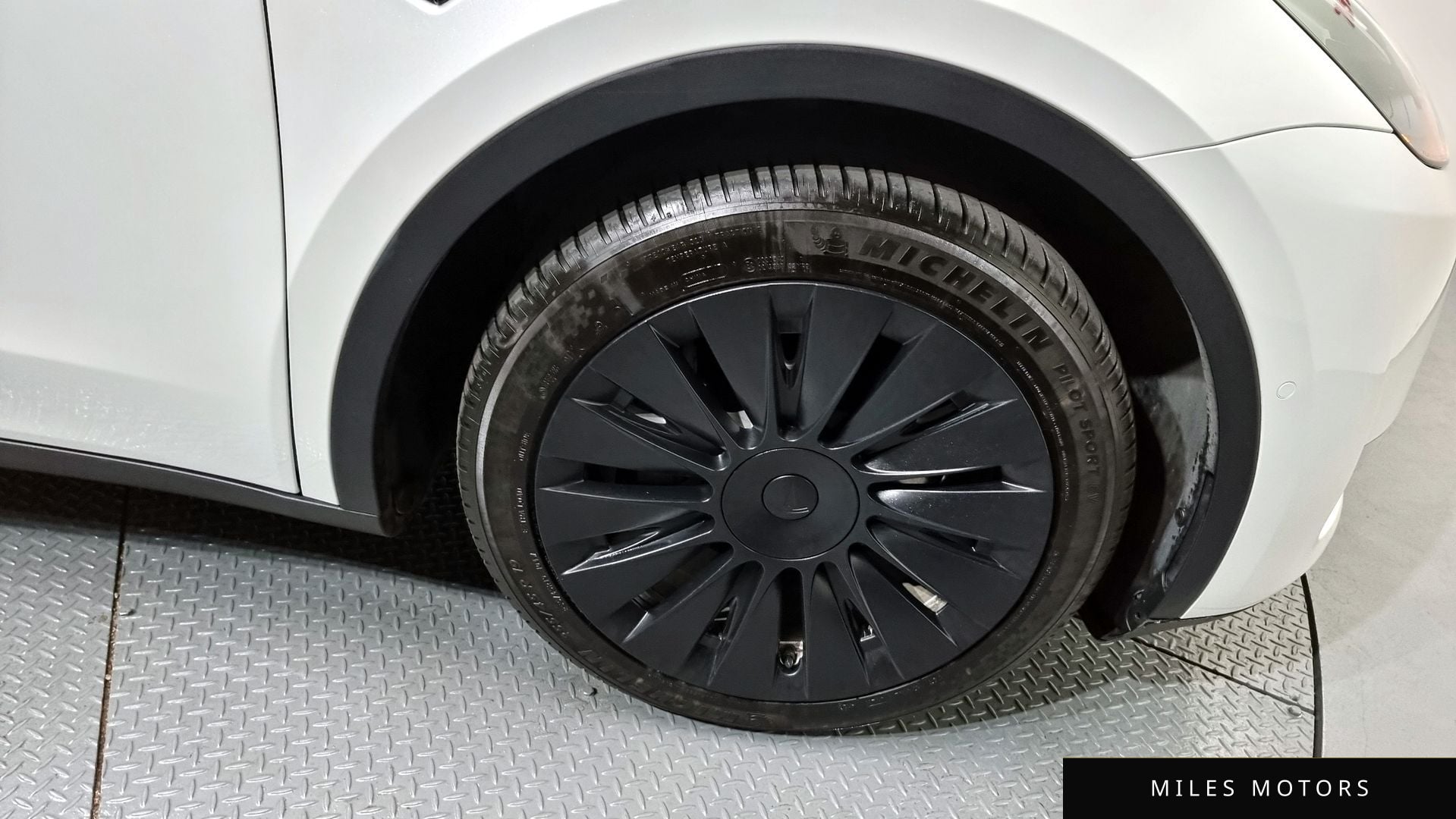 Tesla Model Y 2022 — миниатюра 5