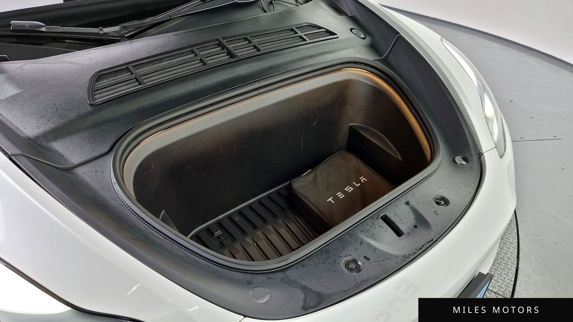Tesla Model Y 2022 — миниатюра 6